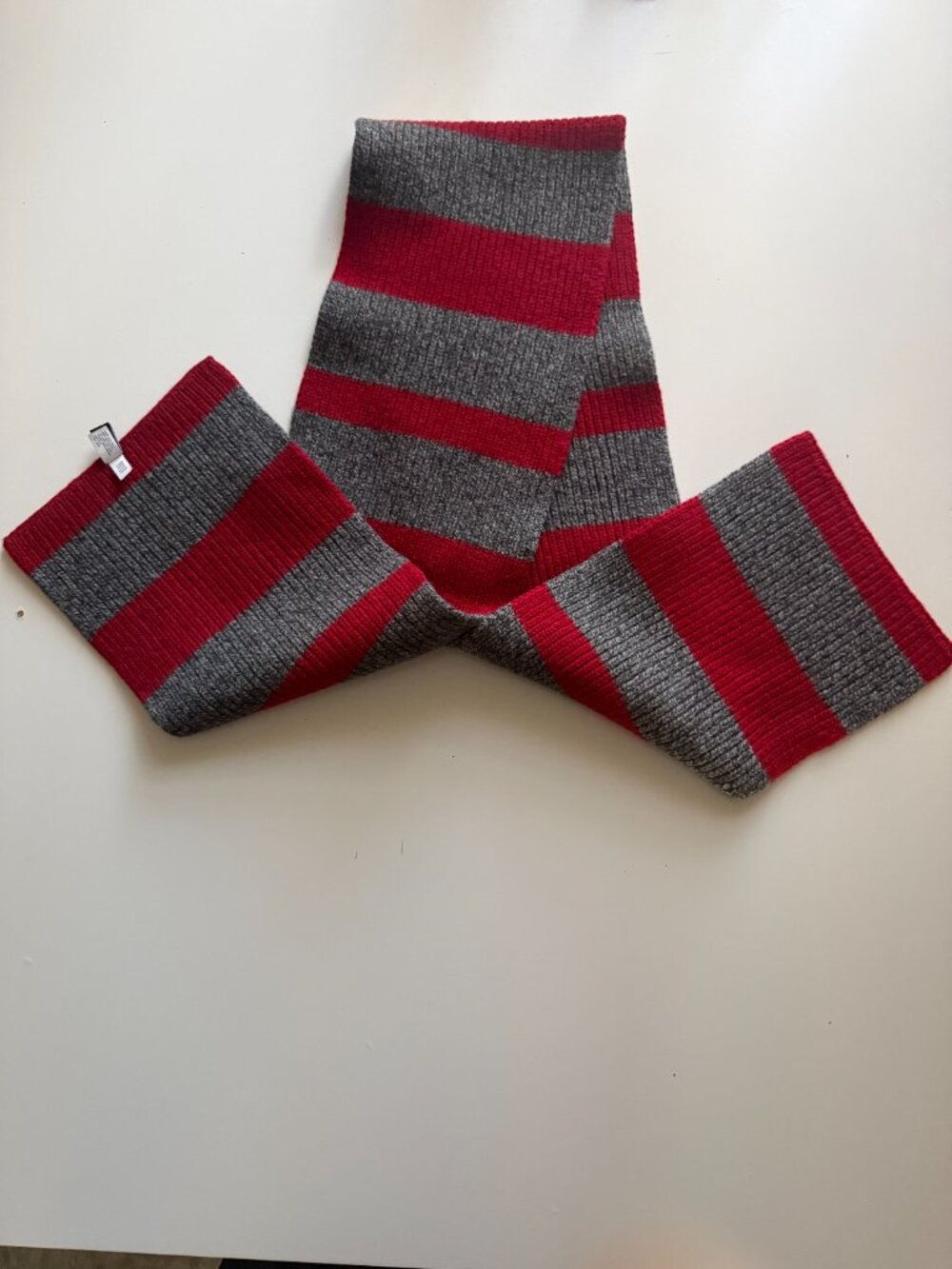 Gap 100% Lambwool Unisex Scarf Gray & Red Stripe Size 60" X 8" NEW